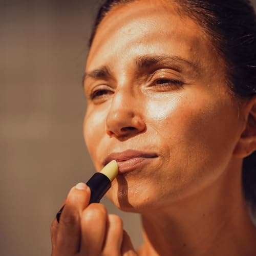 JUNGLÜCK Transparenter Hyaluron Lippenbalsam - Vegan und getönt mit dezentem Vanilleduft
| JUNGLÜCK Hyaluron Lippenbals