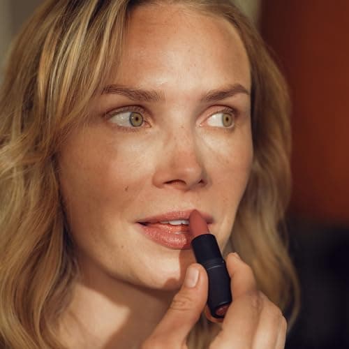 JUNGLÜCK Transparenter Hyaluron Lippenbalsam - Vegan und getönt mit dezentem Vanilleduft
| JUNGLÜCK Hyaluron Lippenbals