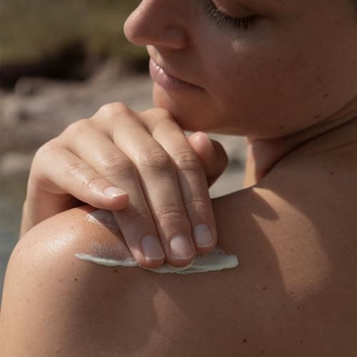 JUNGLÜCK Sonnenfluid Gesicht SPF 50+ - Vegan | Leichte Gesichtslotion ohne Weißeleffekt | Breitspektrum UV-Schutz LSF 50