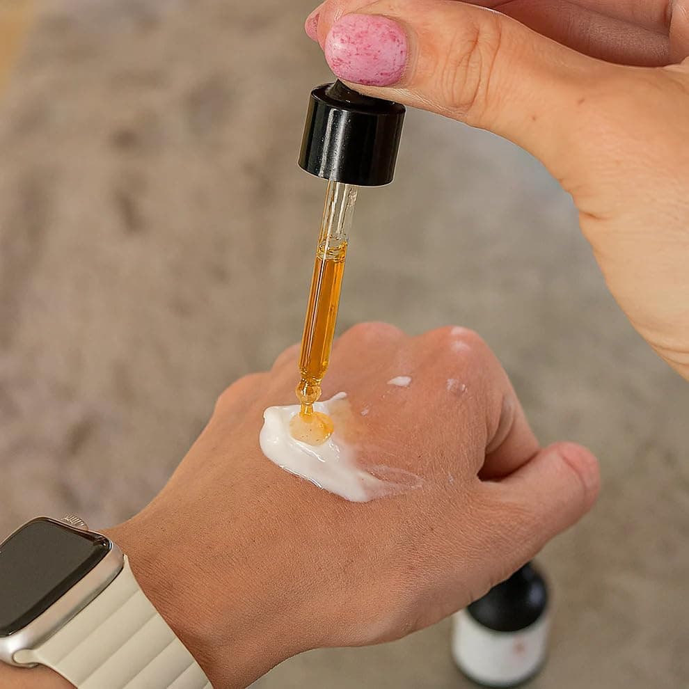 SUN Selbstbräunungskonzentrat – Flüssiges vegan Selftan Serum – Für natürliche und streifenfreie Bräune – Zu Gesichtspfl
